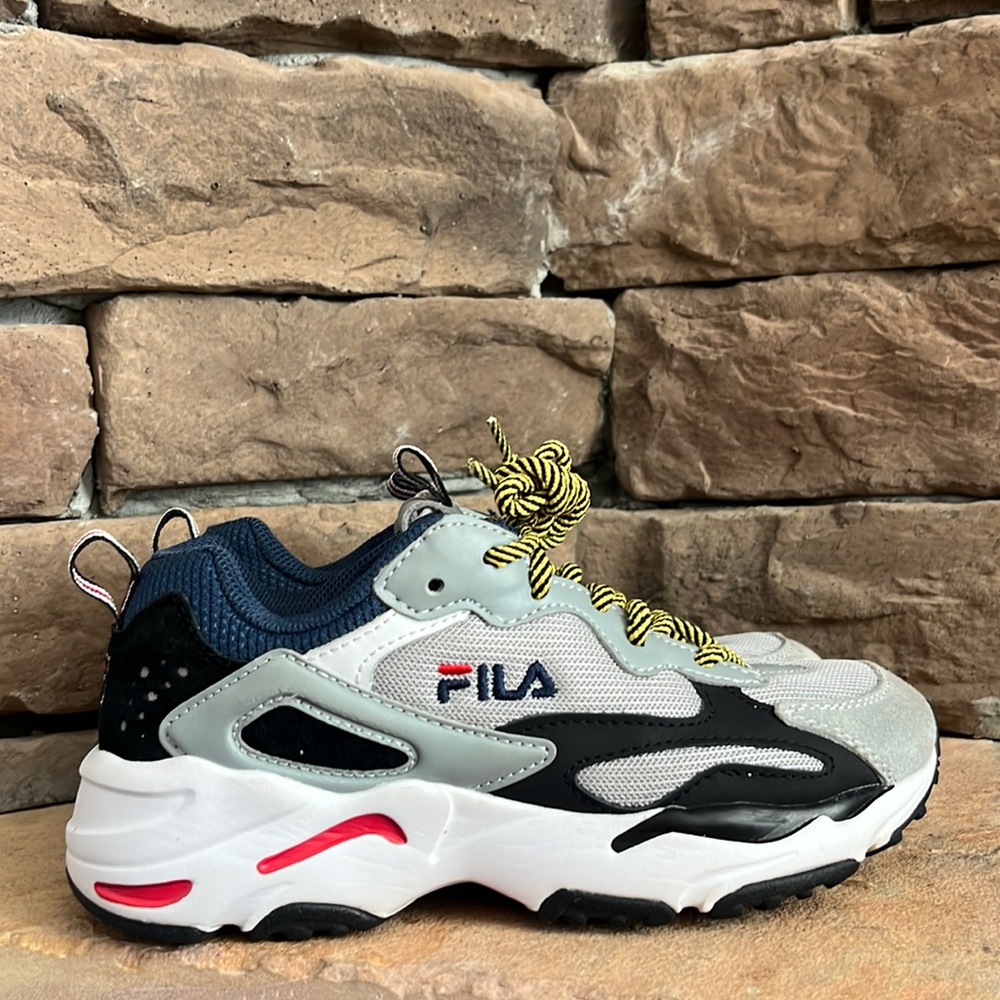 Fila Kids Ray Tracer‎ Sneaker / SZ 5